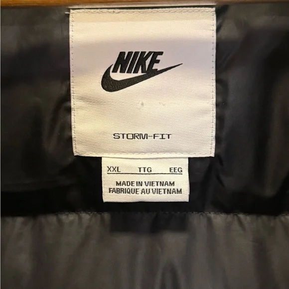 Nike Storm-FIT Black Puffer Vest - Picture 2 of 3